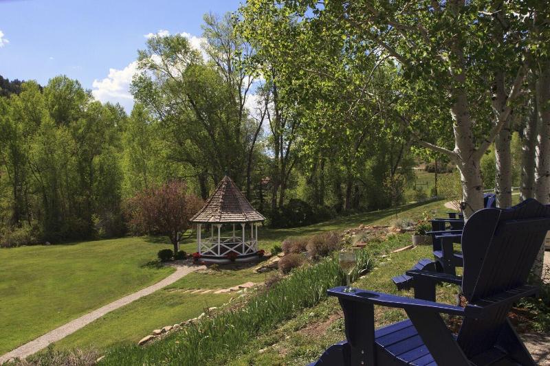 Antlers On The Creek Bed Breakfast