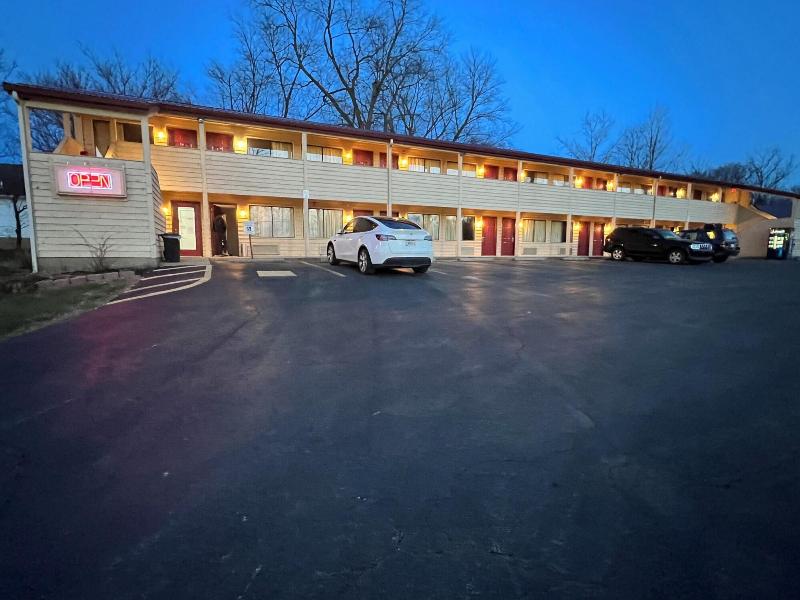 Paragon Inn Hillsboro — exterior view