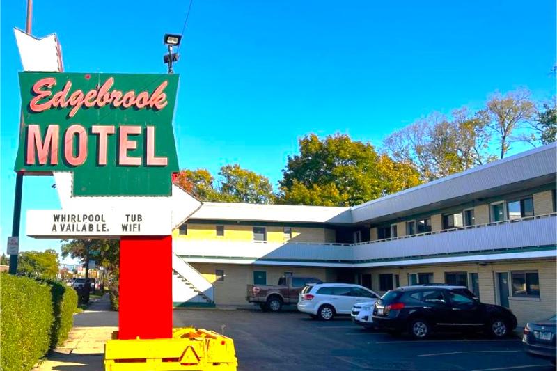 Motel Edgebrook Chicago North Shore by OYO image