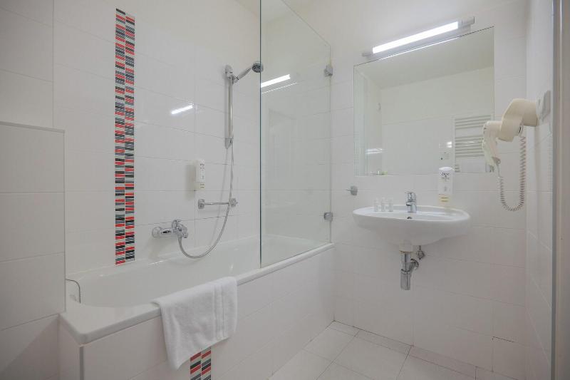 Hotel Zlata Hva Zda image
