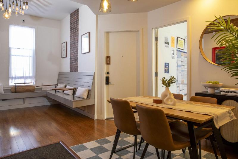 1906 Mission image