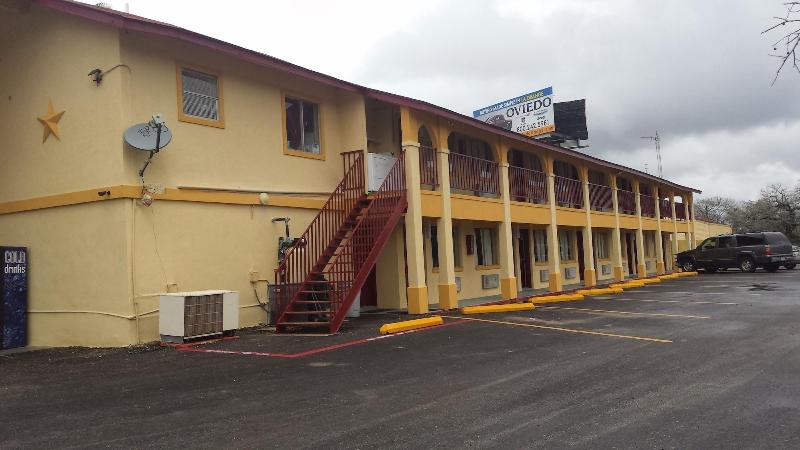Carefree Inn Flatonia — general view
