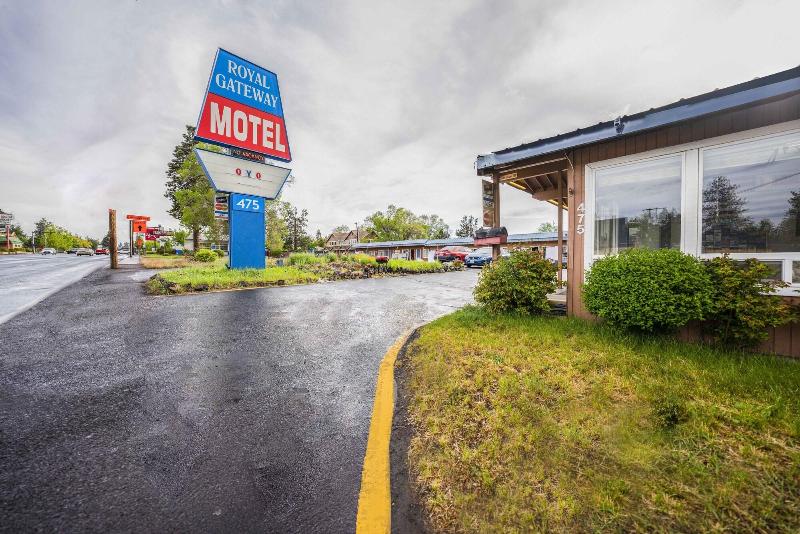 Royal Gateway Motel image