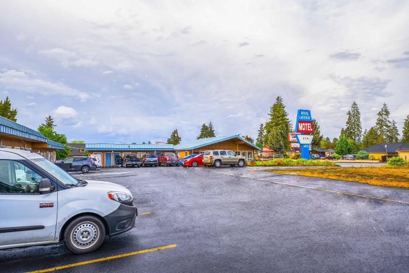 Royal Gateway Motel image
