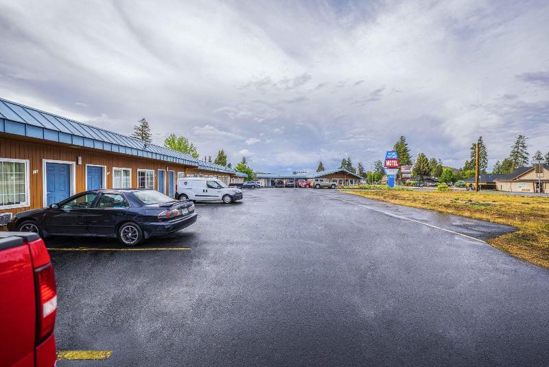 Royal Gateway Motel image