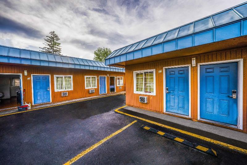 Royal Gateway Motel image