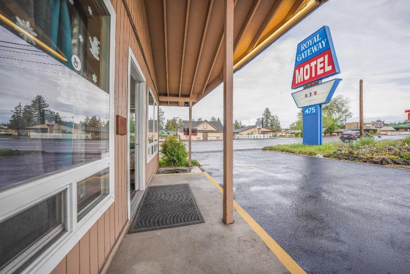 Royal Gateway Motel image
