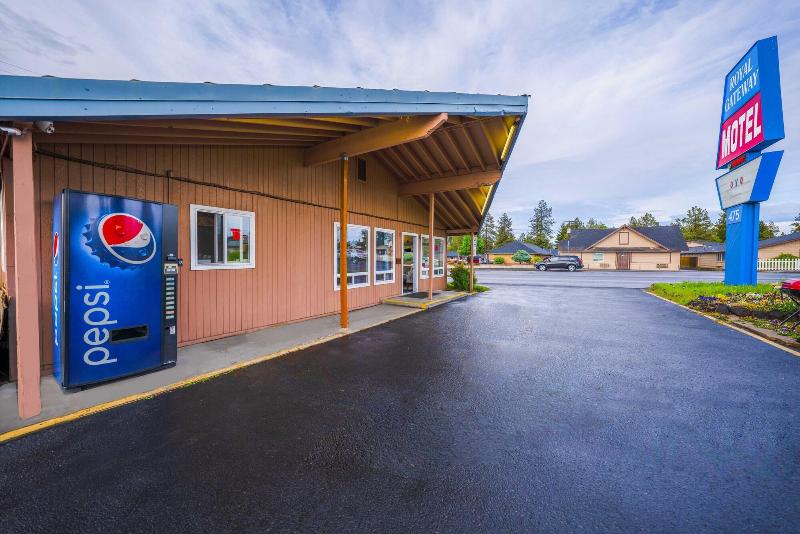 Royal Gateway Motel image