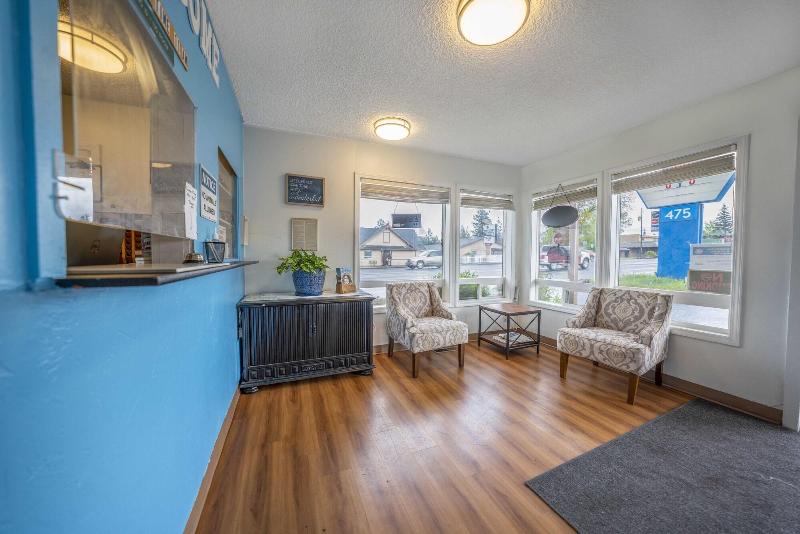 Royal Gateway Motel image