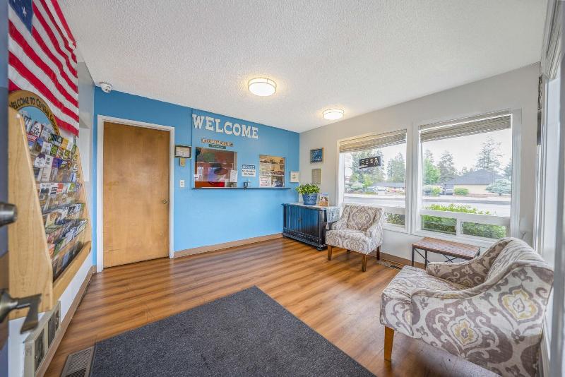 Royal Gateway Motel image