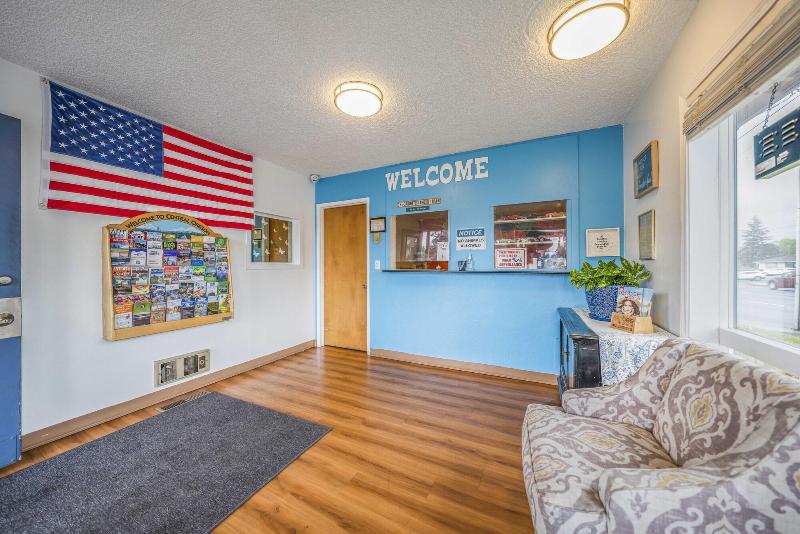 Royal Gateway Motel image
