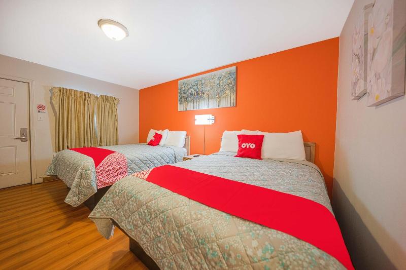Royal Gateway Motel image