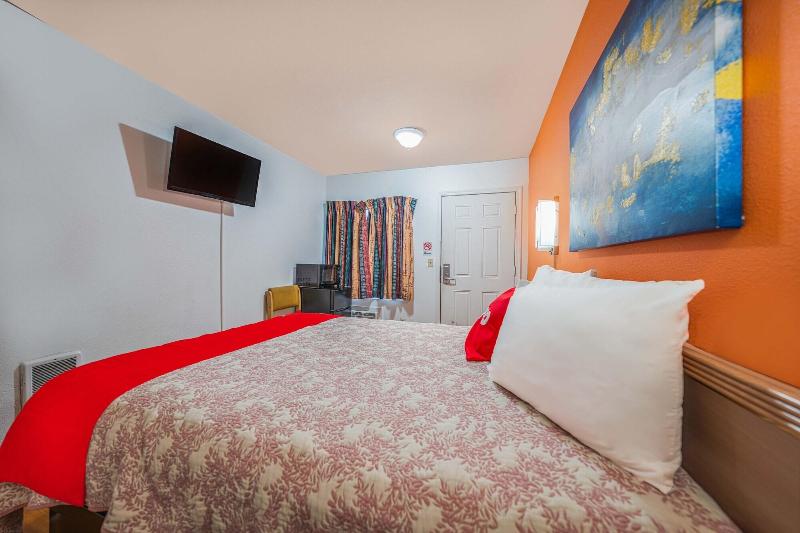Royal Gateway Motel image