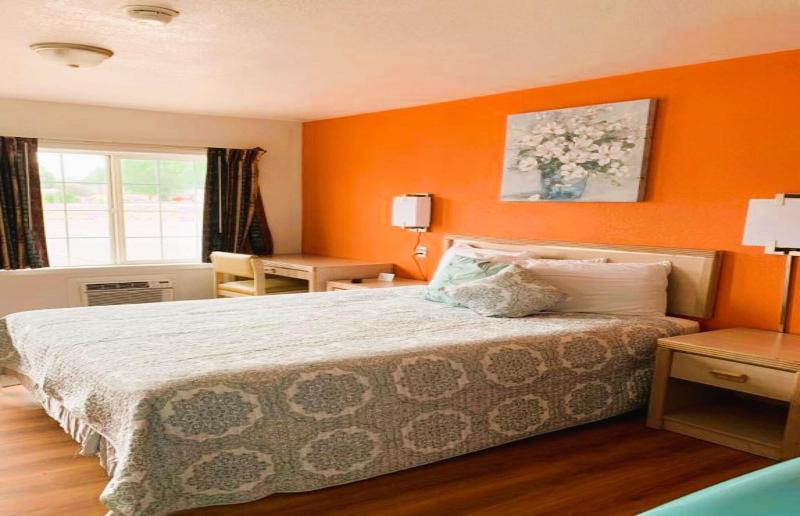 Royal Gateway Motel image