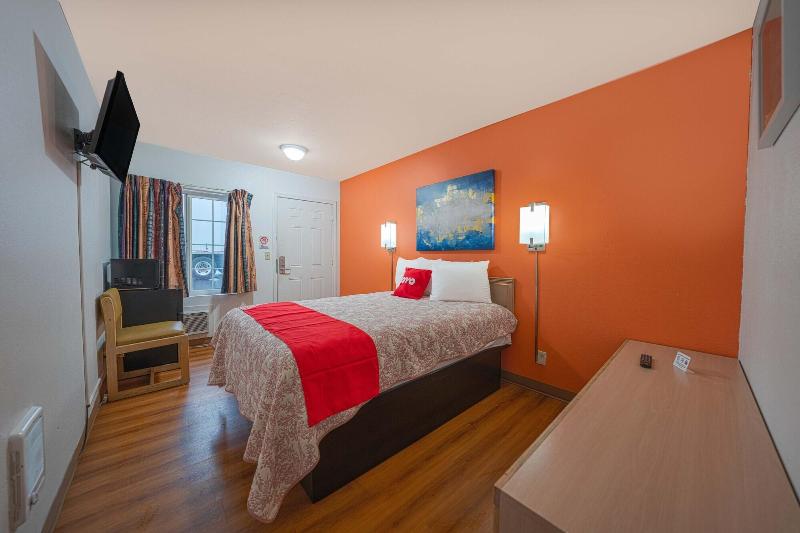 Royal Gateway Motel image