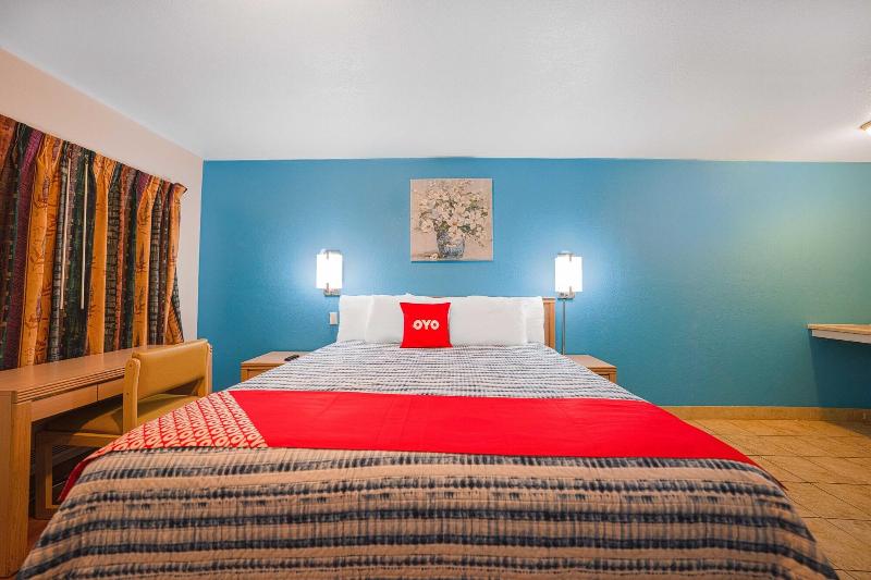 Royal Gateway Motel image