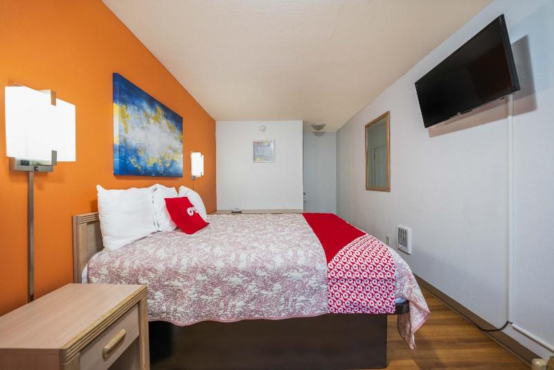 Royal Gateway Motel image