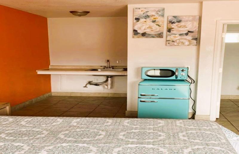 Royal Gateway Motel image