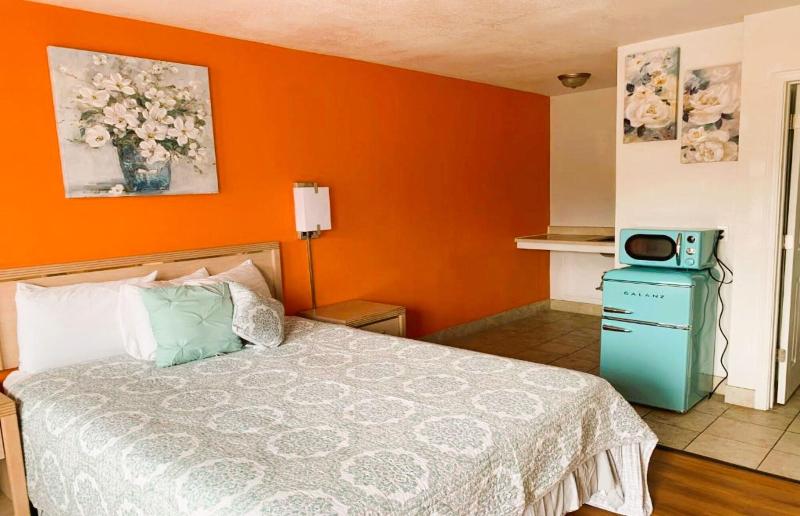 Royal Gateway Motel image