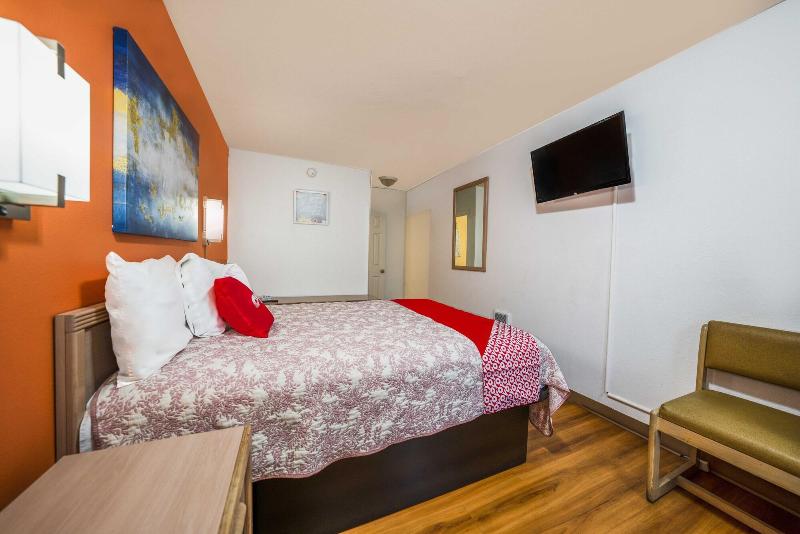 Royal Gateway Motel image