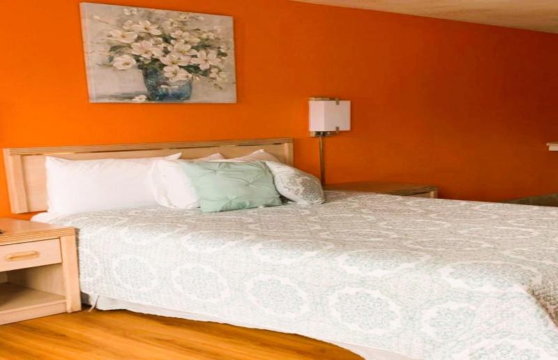 Royal Gateway Motel image