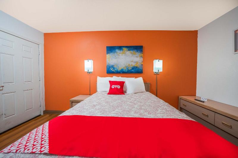 Royal Gateway Motel image