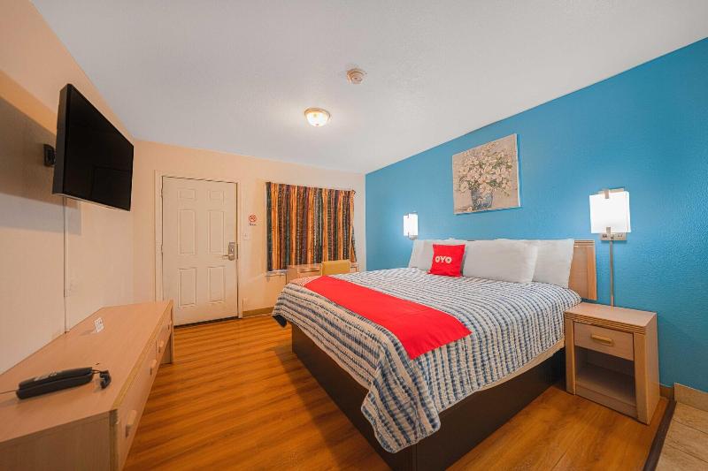 Royal Gateway Motel image