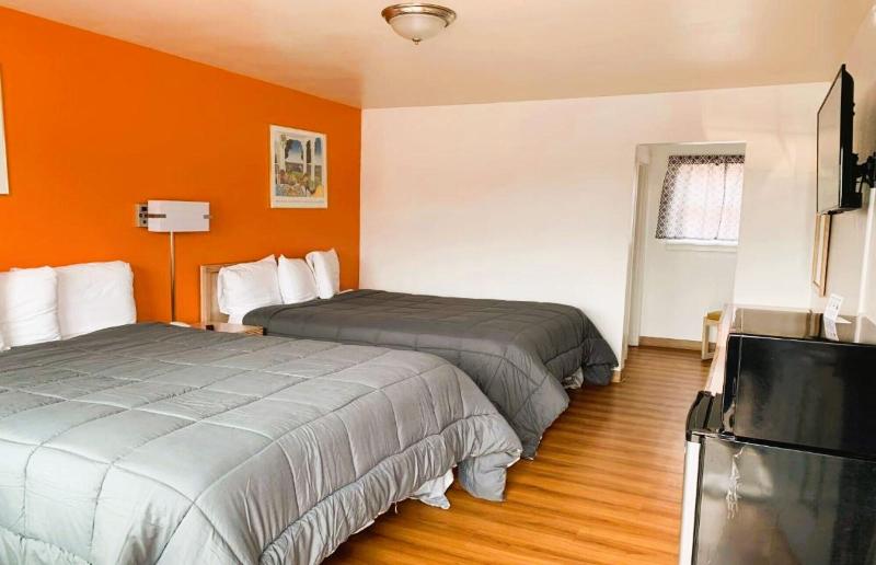 Royal Gateway Motel image