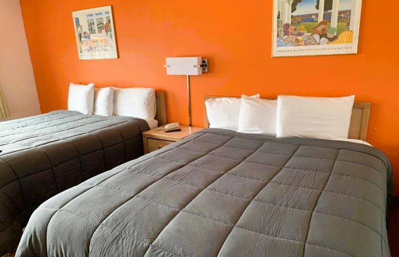Royal Gateway Motel image