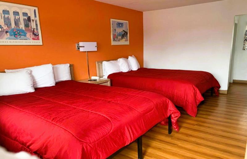 Royal Gateway Motel image
