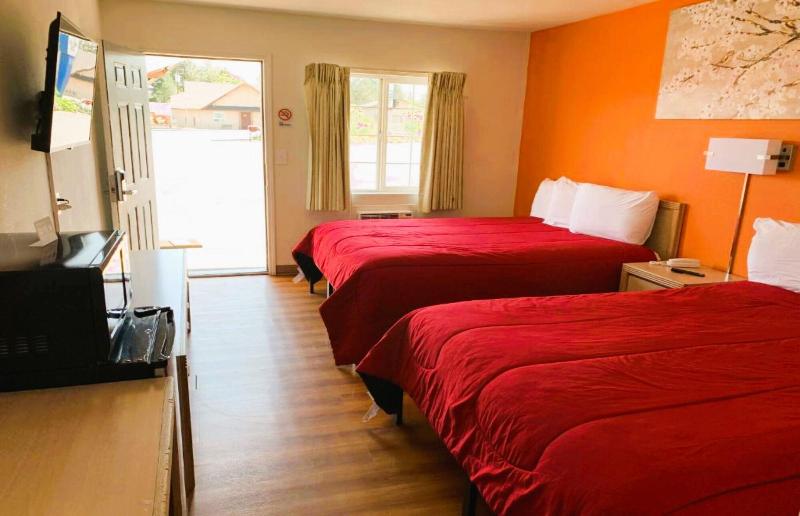 Royal Gateway Motel image