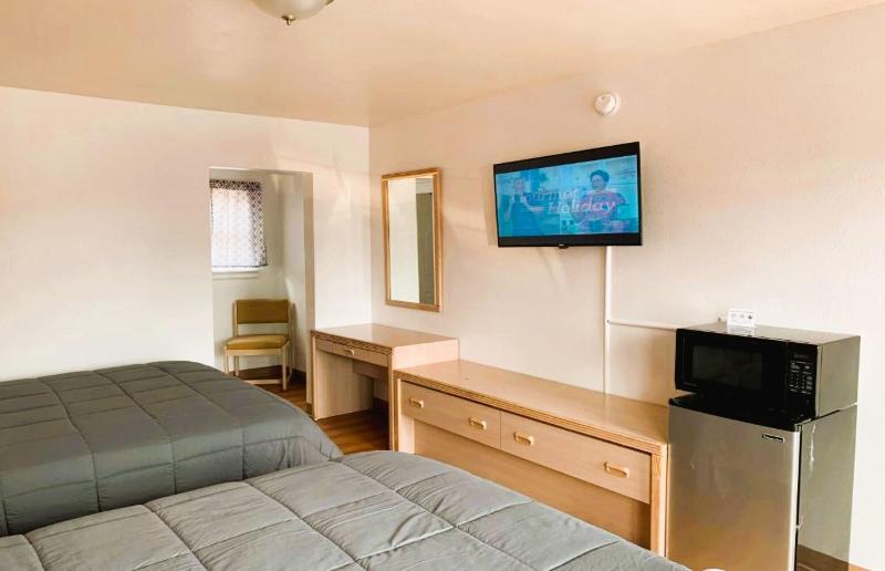 Royal Gateway Motel image