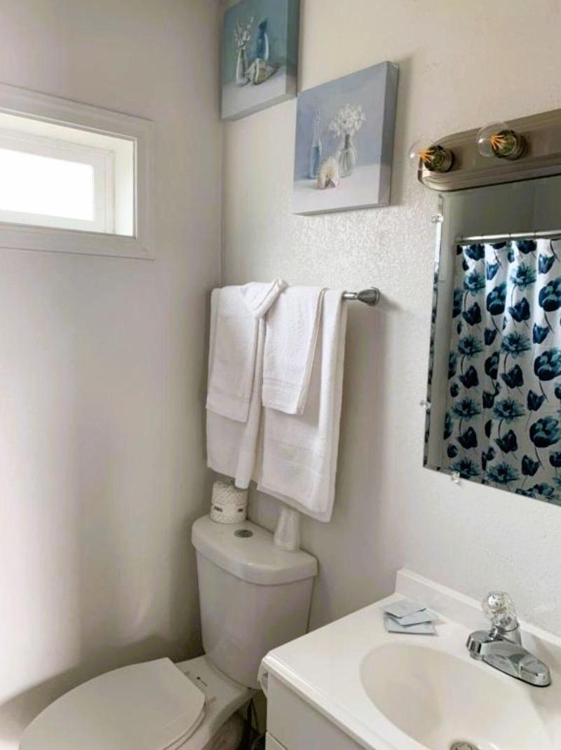 Royal Gateway Motel image
