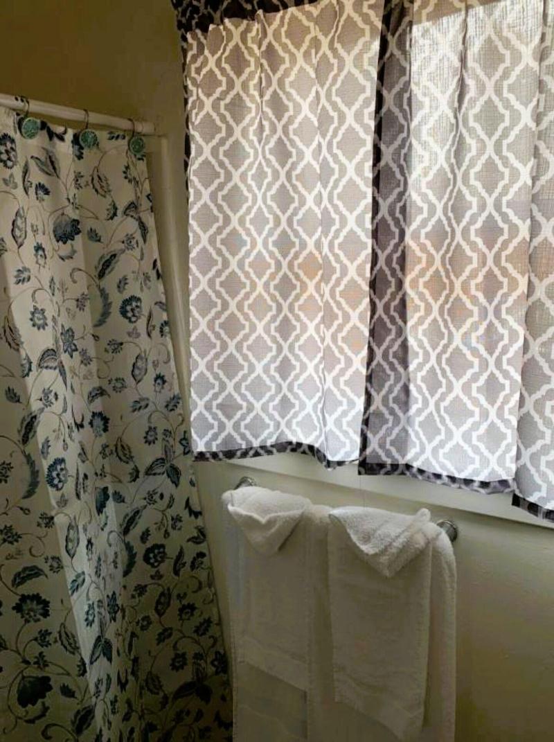 Royal Gateway Motel image