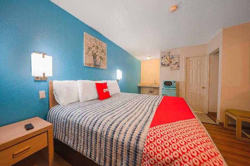Royal Gateway Motel image