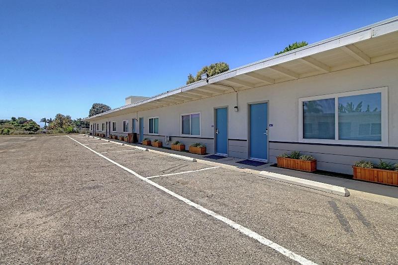 White Caps Motel image