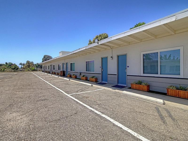 White Caps Motel image