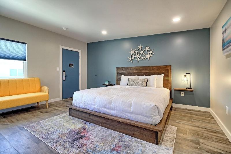 White Caps Motel image