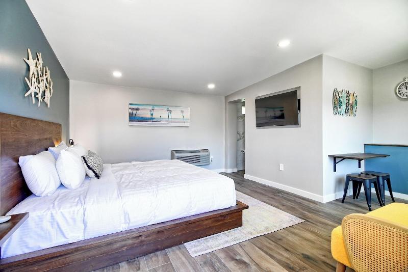 White Caps Motel image
