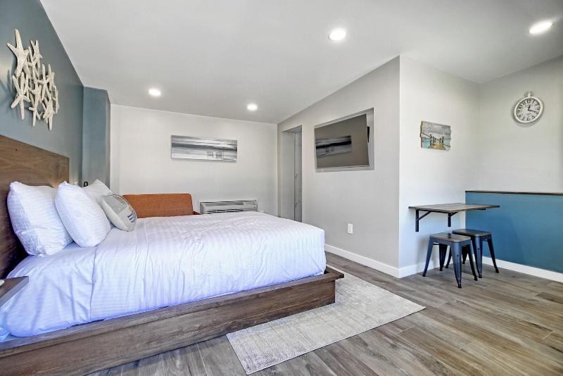 White Caps Motel image
