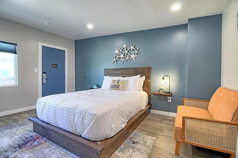 White Caps Motel image