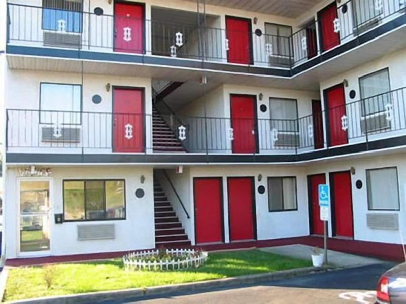 Red Carpet Inn Williamstown image