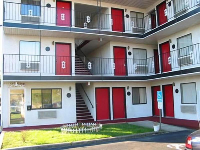 Red Carpet Inn Williamstown image