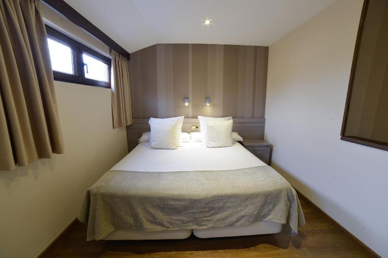 Apartamentos Turisticos Llanes image