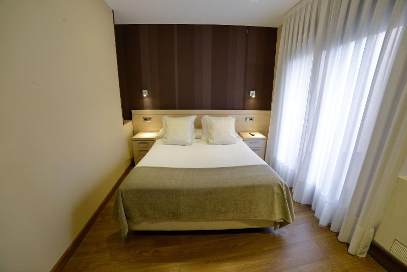 Apartamentos Turisticos Llanes image