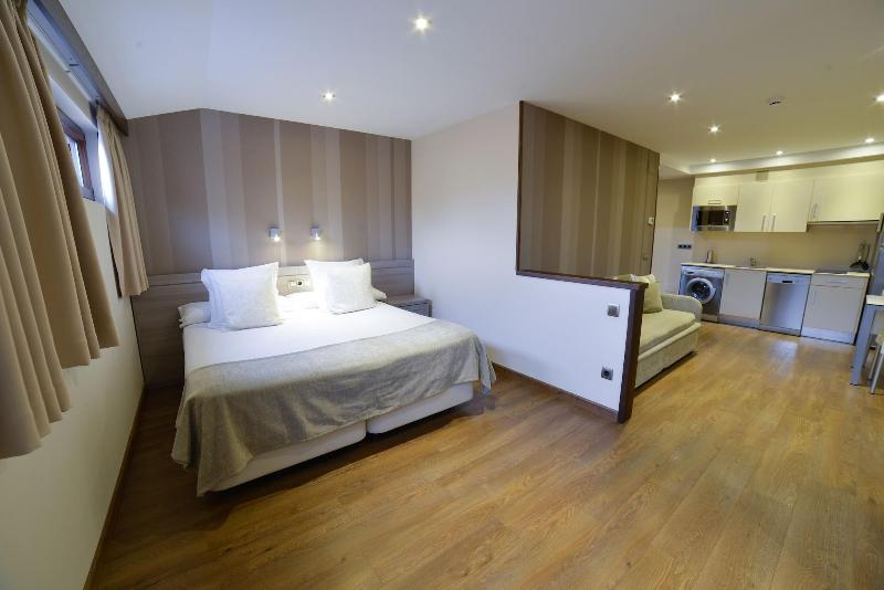 Apartamentos Turisticos Llanes image