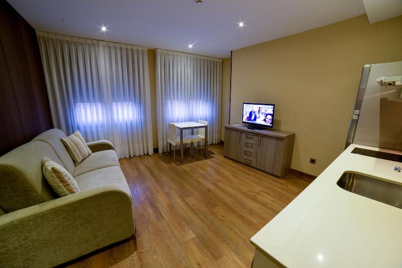 Apartamentos Turisticos Llanes image