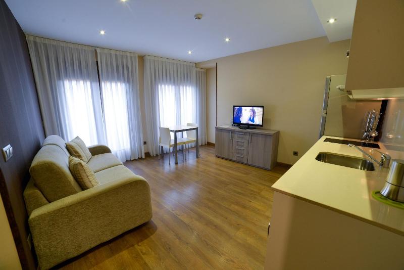 Apartamentos Turisticos Llanes image