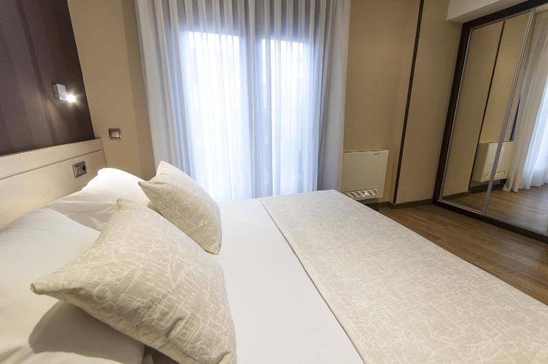 Apartamentos Turisticos Llanes image