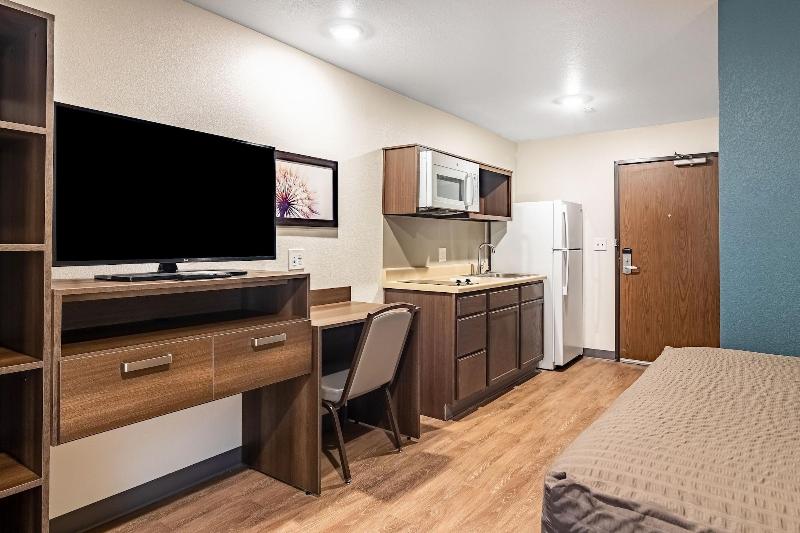 Woodspring Suites Toledo Maumee image